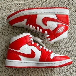 [6] Nike Air Jordan 1 Mid Syracuse White Habanero Red BQ6472-116 Like New Women